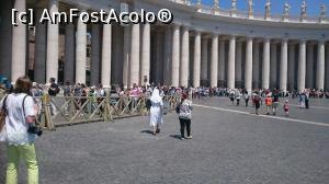 [P13] Bucuresteni la coada la lapte. Sau la moaste. Sau la catedrala din Vatican » foto by catalinx
 - 
<span class="allrVoted glyphicon glyphicon-heart hidden" id="av864718"></span>
<a class="m-l-10 hidden" id="sv864718" onclick="voting_Foto_DelVot(,864718,22065)" role="button">șterge vot <span class="glyphicon glyphicon-remove"></span></a>
<a id="v9864718" class=" c-red"  onclick="voting_Foto_SetVot(864718)" role="button"><span class="glyphicon glyphicon-heart-empty"></span> <b>LIKE</b> = Votează poza</a> <img class="hidden"  id="f864718W9" src="/imagini/loader.gif" border="0" /><span class="AjErrMes hidden" id="e864718ErM"></span>