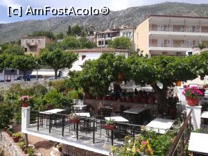 [P24] Delphi - taverna To Patriko Mas » foto by Cris
 - 
<span class="allrVoted glyphicon glyphicon-heart hidden" id="av867488"></span>
<a class="m-l-10 hidden" id="sv867488" onclick="voting_Foto_DelVot(,867488,22104)" role="button">șterge vot <span class="glyphicon glyphicon-remove"></span></a>
<a id="v9867488" class=" c-red"  onclick="voting_Foto_SetVot(867488)" role="button"><span class="glyphicon glyphicon-heart-empty"></span> <b>LIKE</b> = Votează poza</a> <img class="hidden"  id="f867488W9" src="/imagini/loader.gif" border="0" /><span class="AjErrMes hidden" id="e867488ErM"></span>