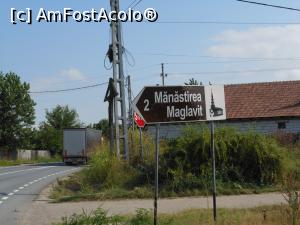 [P01] Maglavit - Din sat, direcția și distanța până la mănăstire.  » foto by iulianic
 - 
<span class="allrVoted glyphicon glyphicon-heart hidden" id="av1092794"></span>
<a class="m-l-10 hidden" id="sv1092794" onclick="voting_Foto_DelVot(,1092794,22108)" role="button">șterge vot <span class="glyphicon glyphicon-remove"></span></a>
<a id="v91092794" class=" c-red"  onclick="voting_Foto_SetVot(1092794)" role="button"><span class="glyphicon glyphicon-heart-empty"></span> <b>LIKE</b> = Votează poza</a> <img class="hidden"  id="f1092794W9" src="/imagini/loader.gif" border="0" /><span class="AjErrMes hidden" id="e1092794ErM"></span>