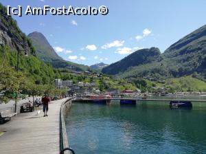 [P11] Micul port din Geiranger » foto by Marius 72
 - 
<span class="allrVoted glyphicon glyphicon-heart hidden" id="av1143419"></span>
<a class="m-l-10 hidden" id="sv1143419" onclick="voting_Foto_DelVot(,1143419,22147)" role="button">șterge vot <span class="glyphicon glyphicon-remove"></span></a>
<a id="v91143419" class=" c-red"  onclick="voting_Foto_SetVot(1143419)" role="button"><span class="glyphicon glyphicon-heart-empty"></span> <b>LIKE</b> = Votează poza</a> <img class="hidden"  id="f1143419W9" src="/imagini/loader.gif" border="0" /><span class="AjErrMes hidden" id="e1143419ErM"></span>