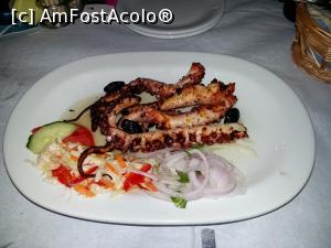 [P19] Tentacule delicioase de caracatiţă la taverna Poseidon din Potos.  » foto by marsus
 - 
<span class="allrVoted glyphicon glyphicon-heart hidden" id="av872907"></span>
<a class="m-l-10 hidden" id="sv872907" onclick="voting_Foto_DelVot(,872907,22199)" role="button">șterge vot <span class="glyphicon glyphicon-remove"></span></a>
<a id="v9872907" class=" c-red"  onclick="voting_Foto_SetVot(872907)" role="button"><span class="glyphicon glyphicon-heart-empty"></span> <b>LIKE</b> = Votează poza</a> <img class="hidden"  id="f872907W9" src="/imagini/loader.gif" border="0" /><span class="AjErrMes hidden" id="e872907ErM"></span>