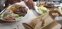 [P16] Uneori mancarea era pe platou,nu pe farfurie:coaste de miel la gratar,sos tsasiky,cartofi,salata si orez. » foto by georgiana
 - 
<span class="allrVoted glyphicon glyphicon-heart hidden" id="av163938"></span>
<a class="m-l-10 hidden" id="sv163938" onclick="voting_Foto_DelVot(,163938,22239)" role="button">șterge vot <span class="glyphicon glyphicon-remove"></span></a>
<a id="v9163938" class=" c-red"  onclick="voting_Foto_SetVot(163938)" role="button"><span class="glyphicon glyphicon-heart-empty"></span> <b>LIKE</b> = Votează poza</a> <img class="hidden"  id="f163938W9" src="/imagini/loader.gif" border="0" /><span class="AjErrMes hidden" id="e163938ErM"></span>