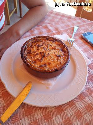 [P07] Taverna Panorama - Musaca specifica zonei, servita in vas traditional de lut » foto by alexvat
 - 
<span class="allrVoted glyphicon glyphicon-heart hidden" id="av464897"></span>
<a class="m-l-10 hidden" id="sv464897" onclick="voting_Foto_DelVot(,464897,22299)" role="button">șterge vot <span class="glyphicon glyphicon-remove"></span></a>
<a id="v9464897" class=" c-red"  onclick="voting_Foto_SetVot(464897)" role="button"><span class="glyphicon glyphicon-heart-empty"></span> <b>LIKE</b> = Votează poza</a> <img class="hidden"  id="f464897W9" src="/imagini/loader.gif" border="0" /><span class="AjErrMes hidden" id="e464897ErM"></span>