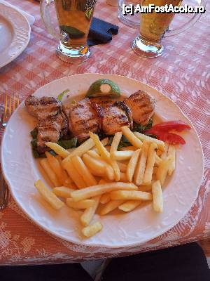 [P08] Taverna Panorama - Souvlaki de peste spada excelent preparat, foarte proaspat si foarte bun » foto by alexvat
 - 
<span class="allrVoted glyphicon glyphicon-heart hidden" id="av464898"></span>
<a class="m-l-10 hidden" id="sv464898" onclick="voting_Foto_DelVot(,464898,22299)" role="button">șterge vot <span class="glyphicon glyphicon-remove"></span></a>
<a id="v9464898" class=" c-red"  onclick="voting_Foto_SetVot(464898)" role="button"><span class="glyphicon glyphicon-heart-empty"></span> <b>LIKE</b> = Votează poza</a> <img class="hidden"  id="f464898W9" src="/imagini/loader.gif" border="0" /><span class="AjErrMes hidden" id="e464898ErM"></span>