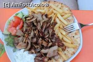 [P01] Gyros de porc, taverna La minute » foto by Leontina.
 - 
<span class="allrVoted glyphicon glyphicon-heart hidden" id="av776899"></span>
<a class="m-l-10 hidden" id="sv776899" onclick="voting_Foto_DelVot(,776899,22299)" role="button">șterge vot <span class="glyphicon glyphicon-remove"></span></a>
<a id="v9776899" class=" c-red"  onclick="voting_Foto_SetVot(776899)" role="button"><span class="glyphicon glyphicon-heart-empty"></span> <b>LIKE</b> = Votează poza</a> <img class="hidden"  id="f776899W9" src="/imagini/loader.gif" border="0" /><span class="AjErrMes hidden" id="e776899ErM"></span>