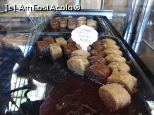 [P08] cofetăria Stamatis în Limenas » foto by baby eyes
 - 
<span class="allrVoted glyphicon glyphicon-heart hidden" id="av939999"></span>
<a class="m-l-10 hidden" id="sv939999" onclick="voting_Foto_DelVot(,939999,22302)" role="button">șterge vot <span class="glyphicon glyphicon-remove"></span></a>
<a id="v9939999" class=" c-red"  onclick="voting_Foto_SetVot(939999)" role="button"><span class="glyphicon glyphicon-heart-empty"></span> <b>LIKE</b> = Votează poza</a> <img class="hidden"  id="f939999W9" src="/imagini/loader.gif" border="0" /><span class="AjErrMes hidden" id="e939999ErM"></span>