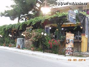 [P01] Theologos - Taverna Augoustos, intrarea şi afişul pentru Greek Night.  » foto by iulianic
 - 
<span class="allrVoted glyphicon glyphicon-heart hidden" id="av522962"></span>
<a class="m-l-10 hidden" id="sv522962" onclick="voting_Foto_DelVot(,522962,22306)" role="button">șterge vot <span class="glyphicon glyphicon-remove"></span></a>
<a id="v9522962" class=" c-red"  onclick="voting_Foto_SetVot(522962)" role="button"><span class="glyphicon glyphicon-heart-empty"></span> <b>LIKE</b> = Votează poza</a> <img class="hidden"  id="f522962W9" src="/imagini/loader.gif" border="0" /><span class="AjErrMes hidden" id="e522962ErM"></span>