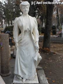 [P10] Cimitirul Bellu - Monument funerar Katalina Boschott - 'Doamna cu umbrela'. Sculptor Rafaelo Romanelli. » foto by iulianic
 - 
<span class="allrVoted glyphicon glyphicon-heart hidden" id="av282354"></span>
<a class="m-l-10 hidden" id="sv282354" onclick="voting_Foto_DelVot(,282354,22321)" role="button">șterge vot <span class="glyphicon glyphicon-remove"></span></a>
<a id="v9282354" class=" c-red"  onclick="voting_Foto_SetVot(282354)" role="button"><span class="glyphicon glyphicon-heart-empty"></span> <b>LIKE</b> = Votează poza</a> <img class="hidden"  id="f282354W9" src="/imagini/loader.gif" border="0" /><span class="AjErrMes hidden" id="e282354ErM"></span>