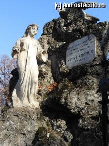 [P03] Cimitirul Bellu - Monument funerar Sophia Mavrodin. » foto by iulianic
 - 
<span class="allrVoted glyphicon glyphicon-heart hidden" id="av282347"></span>
<a class="m-l-10 hidden" id="sv282347" onclick="voting_Foto_DelVot(,282347,22321)" role="button">șterge vot <span class="glyphicon glyphicon-remove"></span></a>
<a id="v9282347" class=" c-red"  onclick="voting_Foto_SetVot(282347)" role="button"><span class="glyphicon glyphicon-heart-empty"></span> <b>LIKE</b> = Votează poza</a> <img class="hidden"  id="f282347W9" src="/imagini/loader.gif" border="0" /><span class="AjErrMes hidden" id="e282347ErM"></span>