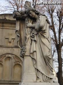 [P09] Cimitirul Bellu - Monument funerar. » foto by iulianic
 - 
<span class="allrVoted glyphicon glyphicon-heart hidden" id="av282353"></span>
<a class="m-l-10 hidden" id="sv282353" onclick="voting_Foto_DelVot(,282353,22321)" role="button">șterge vot <span class="glyphicon glyphicon-remove"></span></a>
<a id="v9282353" class=" c-red"  onclick="voting_Foto_SetVot(282353)" role="button"><span class="glyphicon glyphicon-heart-empty"></span> <b>LIKE</b> = Votează poza</a> <img class="hidden"  id="f282353W9" src="/imagini/loader.gif" border="0" /><span class="AjErrMes hidden" id="e282353ErM"></span>