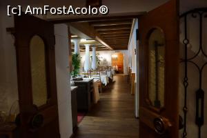 [P14] Intrarea în sala de mese.  » foto by Utube
 - 
<span class="allrVoted glyphicon glyphicon-heart hidden" id="av881331"></span>
<a class="m-l-10 hidden" id="sv881331" onclick="voting_Foto_DelVot(,881331,22346)" role="button">șterge vot <span class="glyphicon glyphicon-remove"></span></a>
<a id="v9881331" class=" c-red"  onclick="voting_Foto_SetVot(881331)" role="button"><span class="glyphicon glyphicon-heart-empty"></span> <b>LIKE</b> = Votează poza</a> <img class="hidden"  id="f881331W9" src="/imagini/loader.gif" border="0" /><span class="AjErrMes hidden" id="e881331ErM"></span>