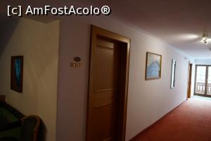 [P18] La fiecare etaj sunt şi două apartamente.  » foto by Utube
 - 
<span class="allrVoted glyphicon glyphicon-heart hidden" id="av881335"></span>
<a class="m-l-10 hidden" id="sv881335" onclick="voting_Foto_DelVot(,881335,22346)" role="button">șterge vot <span class="glyphicon glyphicon-remove"></span></a>
<a id="v9881335" class=" c-red"  onclick="voting_Foto_SetVot(881335)" role="button"><span class="glyphicon glyphicon-heart-empty"></span> <b>LIKE</b> = Votează poza</a> <img class="hidden"  id="f881335W9" src="/imagini/loader.gif" border="0" /><span class="AjErrMes hidden" id="e881335ErM"></span>