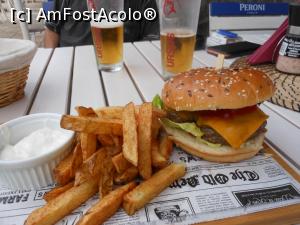 [P18] Brizz Garden - Oltenița. Burger Classic. » foto by iulianic
 - 
<span class="allrVoted glyphicon glyphicon-heart hidden" id="av1249814"></span>
<a class="m-l-10 hidden" id="sv1249814" onclick="voting_Foto_DelVot(,1249814,22427)" role="button">șterge vot <span class="glyphicon glyphicon-remove"></span></a>
<a id="v91249814" class=" c-red"  onclick="voting_Foto_SetVot(1249814)" role="button"><span class="glyphicon glyphicon-heart-empty"></span> <b>LIKE</b> = Votează poza</a> <img class="hidden"  id="f1249814W9" src="/imagini/loader.gif" border="0" /><span class="AjErrMes hidden" id="e1249814ErM"></span>