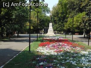 [P16] Oltenița - Parcul central. Vedere spre Monumentul eroilor oltenițeni din cel de-al Doilea Război Mondial. » foto by iulianic
 - 
<span class="allrVoted glyphicon glyphicon-heart hidden" id="av1252343"></span>
<a class="m-l-10 hidden" id="sv1252343" onclick="voting_Foto_DelVot(,1252343,22428)" role="button">șterge vot <span class="glyphicon glyphicon-remove"></span></a>
<a id="v91252343" class=" c-red"  onclick="voting_Foto_SetVot(1252343)" role="button"><span class="glyphicon glyphicon-heart-empty"></span> <b>LIKE</b> = Votează poza</a> <img class="hidden"  id="f1252343W9" src="/imagini/loader.gif" border="0" /><span class="AjErrMes hidden" id="e1252343ErM"></span>