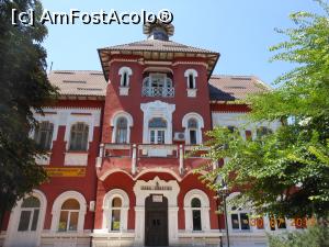 [P06] Oltenița - Prima Policlinică a orașului, edificiu din 1926.  » foto by iulianic
 - 
<span class="allrVoted glyphicon glyphicon-heart hidden" id="av884740"></span>
<a class="m-l-10 hidden" id="sv884740" onclick="voting_Foto_DelVot(,884740,22428)" role="button">șterge vot <span class="glyphicon glyphicon-remove"></span></a>
<a id="v9884740" class=" c-red"  onclick="voting_Foto_SetVot(884740)" role="button"><span class="glyphicon glyphicon-heart-empty"></span> <b>LIKE</b> = Votează poza</a> <img class="hidden"  id="f884740W9" src="/imagini/loader.gif" border="0" /><span class="AjErrMes hidden" id="e884740ErM"></span>