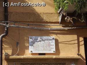 [P12] Placa de pe casa ce a aparţinut familiei dramaturgului Luigi Pirandello » foto by irinad
 - 
<span class="allrVoted glyphicon glyphicon-heart hidden" id="av888951"></span>
<a class="m-l-10 hidden" id="sv888951" onclick="voting_Foto_DelVot(,888951,22473)" role="button">șterge vot <span class="glyphicon glyphicon-remove"></span></a>
<a id="v9888951" class=" c-red"  onclick="voting_Foto_SetVot(888951)" role="button"><span class="glyphicon glyphicon-heart-empty"></span> <b>LIKE</b> = Votează poza</a> <img class="hidden"  id="f888951W9" src="/imagini/loader.gif" border="0" /><span class="AjErrMes hidden" id="e888951ErM"></span>