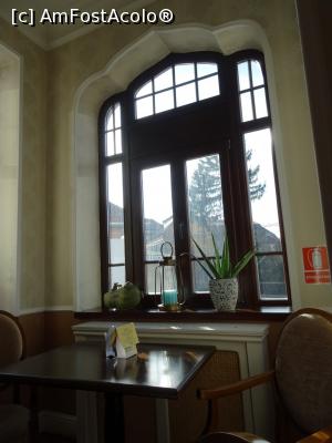 [P04] Masa pentru 2 persoane în fața ferestrei - Restaurant Maisonette.  » foto by tata123 🔱
 - 
<span class="allrVoted glyphicon glyphicon-heart hidden" id="av1142912"></span>
<a class="m-l-10 hidden" id="sv1142912" onclick="voting_Foto_DelVot(,1142912,22572)" role="button">șterge vot <span class="glyphicon glyphicon-remove"></span></a>
<a id="v91142912" class=" c-red"  onclick="voting_Foto_SetVot(1142912)" role="button"><span class="glyphicon glyphicon-heart-empty"></span> <b>LIKE</b> = Votează poza</a> <img class="hidden"  id="f1142912W9" src="/imagini/loader.gif" border="0" /><span class="AjErrMes hidden" id="e1142912ErM"></span>