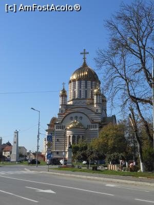 [P06] Făgăraș - Catedrala "Sf. Ioan Botezătorul"și Monumentul Eroilor. » foto by iulianic
 - 
<span class="allrVoted glyphicon glyphicon-heart hidden" id="av1340879"></span>
<a class="m-l-10 hidden" id="sv1340879" onclick="voting_Foto_DelVot(,1340879,22590)" role="button">șterge vot <span class="glyphicon glyphicon-remove"></span></a>
<a id="v91340879" class=" c-red"  onclick="voting_Foto_SetVot(1340879)" role="button"><span class="glyphicon glyphicon-heart-empty"></span> <b>LIKE</b> = Votează poza</a> <img class="hidden"  id="f1340879W9" src="/imagini/loader.gif" border="0" /><span class="AjErrMes hidden" id="e1340879ErM"></span>