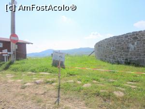 [P01] Intrarea în situl arheologic prin fostul punct vamal » foto by Michi
 - 
<span class="allrVoted glyphicon glyphicon-heart hidden" id="av1020370"></span>
<a class="m-l-10 hidden" id="sv1020370" onclick="voting_Foto_DelVot(,1020370,22591)" role="button">șterge vot <span class="glyphicon glyphicon-remove"></span></a>
<a id="v91020370" class=" c-red"  onclick="voting_Foto_SetVot(1020370)" role="button"><span class="glyphicon glyphicon-heart-empty"></span> <b>LIKE</b> = Votează poza</a> <img class="hidden"  id="f1020370W9" src="/imagini/loader.gif" border="0" /><span class="AjErrMes hidden" id="e1020370ErM"></span>