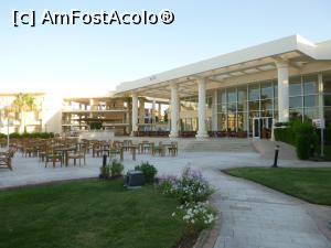 [P22] 22. Terasa restaurantului principal, ”The Royal”, din zona piscinelor. » foto by doinafil
 - 
<span class="allrVoted glyphicon glyphicon-heart hidden" id="av1231573"></span>
<a class="m-l-10 hidden" id="sv1231573" onclick="voting_Foto_DelVot(,1231573,22688)" role="button">șterge vot <span class="glyphicon glyphicon-remove"></span></a>
<a id="v91231573" class=" c-red"  onclick="voting_Foto_SetVot(1231573)" role="button"><span class="glyphicon glyphicon-heart-empty"></span> <b>LIKE</b> = Votează poza</a> <img class="hidden"  id="f1231573W9" src="/imagini/loader.gif" border="0" /><span class="AjErrMes hidden" id="e1231573ErM"></span>