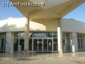[P03] 3. Intrarea nu atrage așa mult atenția, însă, în spatele ușilor este nelipsita pază a resortului. » foto by doinafil
 - 
<span class="allrVoted glyphicon glyphicon-heart hidden" id="av1231554"></span>
<a class="m-l-10 hidden" id="sv1231554" onclick="voting_Foto_DelVot(,1231554,22688)" role="button">șterge vot <span class="glyphicon glyphicon-remove"></span></a>
<a id="v91231554" class=" c-red"  onclick="voting_Foto_SetVot(1231554)" role="button"><span class="glyphicon glyphicon-heart-empty"></span> <b>LIKE</b> = Votează poza</a> <img class="hidden"  id="f1231554W9" src="/imagini/loader.gif" border="0" /><span class="AjErrMes hidden" id="e1231554ErM"></span>
