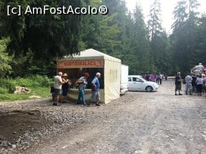 [P23] Locul unde parcăm înainte de a vizita cascada. Cozonacul secuiesc se poate cumpăra la chișcul din imagine » foto by AZE
 - 
<span class="allrVoted glyphicon glyphicon-heart hidden" id="av1108574"></span>
<a class="m-l-10 hidden" id="sv1108574" onclick="voting_Foto_DelVot(,1108574,22695)" role="button">șterge vot <span class="glyphicon glyphicon-remove"></span></a>
<a id="v91108574" class=" c-red"  onclick="voting_Foto_SetVot(1108574)" role="button"><span class="glyphicon glyphicon-heart-empty"></span> <b>LIKE</b> = Votează poza</a> <img class="hidden"  id="f1108574W9" src="/imagini/loader.gif" border="0" /><span class="AjErrMes hidden" id="e1108574ErM"></span>