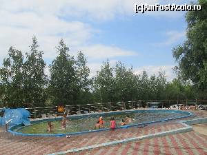 [P06] Complexul balnear Bazna - piscina copiilor » foto by krondia*
 - 
<span class="allrVoted glyphicon glyphicon-heart hidden" id="av554854"></span>
<a class="m-l-10 hidden" id="sv554854" onclick="voting_Foto_DelVot(,554854,22724)" role="button">șterge vot <span class="glyphicon glyphicon-remove"></span></a>
<a id="v9554854" class=" c-red"  onclick="voting_Foto_SetVot(554854)" role="button"><span class="glyphicon glyphicon-heart-empty"></span> <b>LIKE</b> = Votează poza</a> <img class="hidden"  id="f554854W9" src="/imagini/loader.gif" border="0" /><span class="AjErrMes hidden" id="e554854ErM"></span>