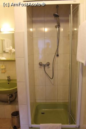 [P12] Lindau, Hotelul Gruner Baum, Dușul a funcționat foarte bine » foto by mprofeanu
 - 
<span class="allrVoted glyphicon glyphicon-heart hidden" id="av911494"></span>
<a class="m-l-10 hidden" id="sv911494" onclick="voting_Foto_DelVot(,911494,22856)" role="button">șterge vot <span class="glyphicon glyphicon-remove"></span></a>
<a id="v9911494" class=" c-red"  onclick="voting_Foto_SetVot(911494)" role="button"><span class="glyphicon glyphicon-heart-empty"></span> <b>LIKE</b> = Votează poza</a> <img class="hidden"  id="f911494W9" src="/imagini/loader.gif" border="0" /><span class="AjErrMes hidden" id="e911494ErM"></span>