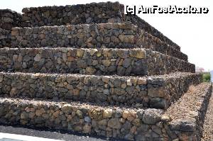 [P05] Vedere a unei piramide construita din roca vulcanica fara mortar de legatura.  » foto by alunelu69
 - 
<span class="allrVoted glyphicon glyphicon-heart hidden" id="av509894"></span>
<a class="m-l-10 hidden" id="sv509894" onclick="voting_Foto_DelVot(,509894,22864)" role="button">șterge vot <span class="glyphicon glyphicon-remove"></span></a>
<a id="v9509894" class=" c-red"  onclick="voting_Foto_SetVot(509894)" role="button"><span class="glyphicon glyphicon-heart-empty"></span> <b>LIKE</b> = Votează poza</a> <img class="hidden"  id="f509894W9" src="/imagini/loader.gif" border="0" /><span class="AjErrMes hidden" id="e509894ErM"></span>