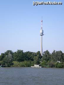 [P04] Viena - Croaziera pe Dunare, pe mal se vede Donauturm ( Turnul Dunarii ). » foto by presario
 - 
<span class="allrVoted glyphicon glyphicon-heart hidden" id="av42502"></span>
<a class="m-l-10 hidden" id="sv42502" onclick="voting_Foto_DelVot(,42502,22878)" role="button">șterge vot <span class="glyphicon glyphicon-remove"></span></a>
<a id="v942502" class=" c-red"  onclick="voting_Foto_SetVot(42502)" role="button"><span class="glyphicon glyphicon-heart-empty"></span> <b>LIKE</b> = Votează poza</a> <img class="hidden"  id="f42502W9" src="/imagini/loader.gif" border="0" /><span class="AjErrMes hidden" id="e42502ErM"></span>