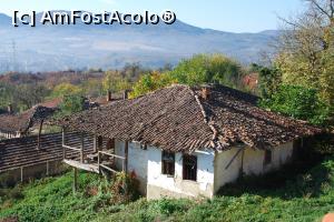 [P01] O zi prin Elena - ici-colo, câte o casă părăsită. Probabil câteva la fel erau și pe locul unde acum se află hotelul unde am stat noi...  » foto by Dragoș_MD
 - 
<span class="allrVoted glyphicon glyphicon-heart hidden" id="av915729"></span>
<a class="m-l-10 hidden" id="sv915729" onclick="voting_Foto_DelVot(,915729,22910)" role="button">șterge vot <span class="glyphicon glyphicon-remove"></span></a>
<a id="v9915729" class=" c-red"  onclick="voting_Foto_SetVot(915729)" role="button"><span class="glyphicon glyphicon-heart-empty"></span> <b>LIKE</b> = Votează poza</a> <img class="hidden"  id="f915729W9" src="/imagini/loader.gif" border="0" /><span class="AjErrMes hidden" id="e915729ErM"></span>