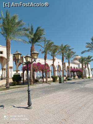 [P11] Sahl Hasheesh, dincolo de coloane începe Arrivals Piazza » foto by Rodel
 - 
<span class="allrVoted glyphicon glyphicon-heart hidden" id="av1282831"></span>
<a class="m-l-10 hidden" id="sv1282831" onclick="voting_Foto_DelVot(,1282831,22912)" role="button">șterge vot <span class="glyphicon glyphicon-remove"></span></a>
<a id="v91282831" class=" c-red"  onclick="voting_Foto_SetVot(1282831)" role="button"><span class="glyphicon glyphicon-heart-empty"></span> <b>LIKE</b> = Votează poza</a> <img class="hidden"  id="f1282831W9" src="/imagini/loader.gif" border="0" /><span class="AjErrMes hidden" id="e1282831ErM"></span>