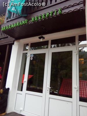 [P28] Cabana Izvorul Muntelui, Ceahlău - intrarea în sala principală a restaurantului » foto by danaeldreny*
 - 
<span class="allrVoted glyphicon glyphicon-heart hidden" id="av917830"></span>
<a class="m-l-10 hidden" id="sv917830" onclick="voting_Foto_DelVot(,917830,22957)" role="button">șterge vot <span class="glyphicon glyphicon-remove"></span></a>
<a id="v9917830" class=" c-red"  onclick="voting_Foto_SetVot(917830)" role="button"><span class="glyphicon glyphicon-heart-empty"></span> <b>LIKE</b> = Votează poza</a> <img class="hidden"  id="f917830W9" src="/imagini/loader.gif" border="0" /><span class="AjErrMes hidden" id="e917830ErM"></span>