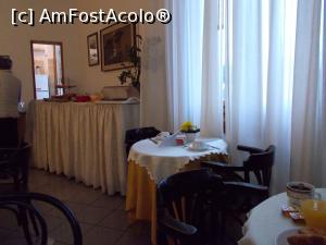 [P04] Sala de mese a hotelului.  » foto by mihaelavoicu
 - 
<span class="allrVoted glyphicon glyphicon-heart hidden" id="av920123"></span>
<a class="m-l-10 hidden" id="sv920123" onclick="voting_Foto_DelVot(,920123,23014)" role="button">șterge vot <span class="glyphicon glyphicon-remove"></span></a>
<a id="v9920123" class=" c-red"  onclick="voting_Foto_SetVot(920123)" role="button"><span class="glyphicon glyphicon-heart-empty"></span> <b>LIKE</b> = Votează poza</a> <img class="hidden"  id="f920123W9" src="/imagini/loader.gif" border="0" /><span class="AjErrMes hidden" id="e920123ErM"></span>