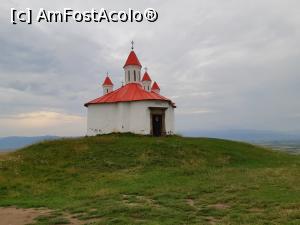 [P09] Capela Sf. Ștefan a cărei planimetrie include un pătrat cu 4 abside semicilindrice pe laturi. Se văd cele 5 turnulețe, dintre care cel central este pe post de clopotniță. La intrare se vede ancadramentul sculptat. » foto by Qvadratvus
 - 
<span class="allrVoted glyphicon glyphicon-heart hidden" id="av1251178"></span>
<a class="m-l-10 hidden" id="sv1251178" onclick="voting_Foto_DelVot(,1251178,23063)" role="button">șterge vot <span class="glyphicon glyphicon-remove"></span></a>
<a id="v91251178" class=" c-red"  onclick="voting_Foto_SetVot(1251178)" role="button"><span class="glyphicon glyphicon-heart-empty"></span> <b>LIKE</b> = Votează poza</a> <img class="hidden"  id="f1251178W9" src="/imagini/loader.gif" border="0" /><span class="AjErrMes hidden" id="e1251178ErM"></span>