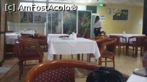 [P38] La intrarea in restaurant personal al hotelului supraveghea ca fiecare turist sa intre cu manusi si masca de protectie » foto by fregata
 - 
<span class="allrVoted glyphicon glyphicon-heart hidden" id="av1252202"></span>
<a class="m-l-10 hidden" id="sv1252202" onclick="voting_Foto_DelVot(,1252202,23114)" role="button">șterge vot <span class="glyphicon glyphicon-remove"></span></a>
<a id="v91252202" class=" c-red"  onclick="voting_Foto_SetVot(1252202)" role="button"><span class="glyphicon glyphicon-heart-empty"></span> <b>LIKE</b> = Votează poza</a> <img class="hidden"  id="f1252202W9" src="/imagini/loader.gif" border="0" /><span class="AjErrMes hidden" id="e1252202ErM"></span>