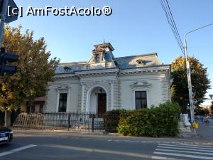 [P04] Casă ce datează din sec. XIX, care a fost cumpărată de un grup de bârlădeni ce au înființat Banca Populară, în anul 1906.  » foto by maryka
 - 
<span class="allrVoted glyphicon glyphicon-heart hidden" id="av1019479"></span>
<a class="m-l-10 hidden" id="sv1019479" onclick="voting_Foto_DelVot(,1019479,23117)" role="button">șterge vot <span class="glyphicon glyphicon-remove"></span></a>
<a id="v91019479" class=" c-red"  onclick="voting_Foto_SetVot(1019479)" role="button"><span class="glyphicon glyphicon-heart-empty"></span> <b>LIKE</b> = Votează poza</a> <img class="hidden"  id="f1019479W9" src="/imagini/loader.gif" border="0" /><span class="AjErrMes hidden" id="e1019479ErM"></span>