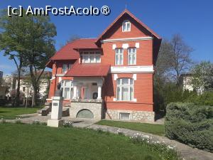 [P01] Casa Roșie » foto by adso
 - 
<span class="allrVoted glyphicon glyphicon-heart hidden" id="av1522513"></span>
<a class="m-l-10 hidden" id="sv1522513" onclick="voting_Foto_DelVot(,1522513,23117)" role="button">șterge vot <span class="glyphicon glyphicon-remove"></span></a>
<a id="v91522513" class=" c-red"  onclick="voting_Foto_SetVot(1522513)" role="button"><span class="glyphicon glyphicon-heart-empty"></span> <b>LIKE</b> = Votează poza</a> <img class="hidden"  id="f1522513W9" src="/imagini/loader.gif" border="0" /><span class="AjErrMes hidden" id="e1522513ErM"></span>