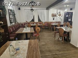 [P01] Sala de restaurant  la Vatra Boierească » foto by DOINITA
 - 
<span class="allrVoted glyphicon glyphicon-heart hidden" id="av1472087"></span>
<a class="m-l-10 hidden" id="sv1472087" onclick="voting_Foto_DelVot(,1472087,23131)" role="button">șterge vot <span class="glyphicon glyphicon-remove"></span></a>
<a id="v91472087" class=" c-red"  onclick="voting_Foto_SetVot(1472087)" role="button"><span class="glyphicon glyphicon-heart-empty"></span> <b>LIKE</b> = Votează poza</a> <img class="hidden"  id="f1472087W9" src="/imagini/loader.gif" border="0" /><span class="AjErrMes hidden" id="e1472087ErM"></span>