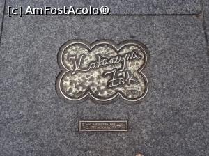 [P37] Torun: casetă cu reproducerea în relief a semnăturii unei actrițe de pe Avenue of Stars » foto by mariana.olaru
 - 
<span class="allrVoted glyphicon glyphicon-heart hidden" id="av925569"></span>
<a class="m-l-10 hidden" id="sv925569" onclick="voting_Foto_DelVot(,925569,23133)" role="button">șterge vot <span class="glyphicon glyphicon-remove"></span></a>
<a id="v9925569" class=" c-red"  onclick="voting_Foto_SetVot(925569)" role="button"><span class="glyphicon glyphicon-heart-empty"></span> <b>LIKE</b> = Votează poza</a> <img class="hidden"  id="f925569W9" src="/imagini/loader.gif" border="0" /><span class="AjErrMes hidden" id="e925569ErM"></span>