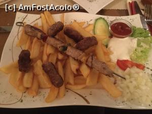 [P15] Restaurant Cevabdzinica - si asta este a mea » foto by mishu
 - 
<span class="allrVoted glyphicon glyphicon-heart hidden" id="av968917"></span>
<a class="m-l-10 hidden" id="sv968917" onclick="voting_Foto_DelVot(,968917,23171)" role="button">șterge vot <span class="glyphicon glyphicon-remove"></span></a>
<a id="v9968917" class=" c-red"  onclick="voting_Foto_SetVot(968917)" role="button"><span class="glyphicon glyphicon-heart-empty"></span> <b>LIKE</b> = Votează poza</a> <img class="hidden"  id="f968917W9" src="/imagini/loader.gif" border="0" /><span class="AjErrMes hidden" id="e968917ErM"></span>