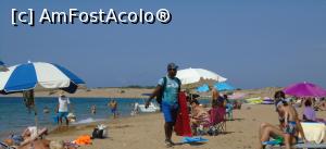 [P16] Agios Georgios Beach: nelipsitul vânzător de flecuștețe...  » foto by Carmen Ion
 - 
<span class="allrVoted glyphicon glyphicon-heart hidden" id="av1020994"></span>
<a class="m-l-10 hidden" id="sv1020994" onclick="voting_Foto_DelVot(,1020994,23176)" role="button">șterge vot <span class="glyphicon glyphicon-remove"></span></a>
<a id="v91020994" class=" c-red"  onclick="voting_Foto_SetVot(1020994)" role="button"><span class="glyphicon glyphicon-heart-empty"></span> <b>LIKE</b> = Votează poza</a> <img class="hidden"  id="f1020994W9" src="/imagini/loader.gif" border="0" /><span class="AjErrMes hidden" id="e1020994ErM"></span>