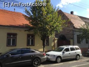 [P03] Pensiunea Happy House, Sibiu, Strada Crisanei nr 3 si masina noastra (cea alba) in fata casei » foto by mishu
 - 
<span class="allrVoted glyphicon glyphicon-heart hidden" id="av928279"></span>
<a class="m-l-10 hidden" id="sv928279" onclick="voting_Foto_DelVot(,928279,23205)" role="button">șterge vot <span class="glyphicon glyphicon-remove"></span></a>
<a id="v9928279" class=" c-red"  onclick="voting_Foto_SetVot(928279)" role="button"><span class="glyphicon glyphicon-heart-empty"></span> <b>LIKE</b> = Votează poza</a> <img class="hidden"  id="f928279W9" src="/imagini/loader.gif" border="0" /><span class="AjErrMes hidden" id="e928279ErM"></span>