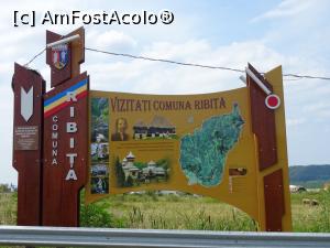 [P01] Panou turistic la intrare în comuna Ribița.  » foto by tata123 🔱
 - 
<span class="allrVoted glyphicon glyphicon-heart hidden" id="av1120190"></span>
<a class="m-l-10 hidden" id="sv1120190" onclick="voting_Foto_DelVot(,1120190,23213)" role="button">șterge vot <span class="glyphicon glyphicon-remove"></span></a>
<a id="v91120190" class=" c-red"  onclick="voting_Foto_SetVot(1120190)" role="button"><span class="glyphicon glyphicon-heart-empty"></span> <b>LIKE</b> = Votează poza</a> <img class="hidden"  id="f1120190W9" src="/imagini/loader.gif" border="0" /><span class="AjErrMes hidden" id="e1120190ErM"></span>