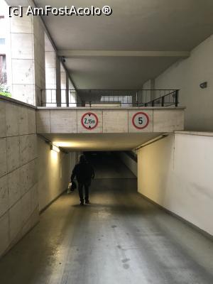 [P11] Domnul C mergea către mașină, pentru bagaje » foto by krisstinna
 - 
<span class="allrVoted glyphicon glyphicon-heart hidden" id="av932874"></span>
<a class="m-l-10 hidden" id="sv932874" onclick="voting_Foto_DelVot(,932874,23247)" role="button">șterge vot <span class="glyphicon glyphicon-remove"></span></a>
<a id="v9932874" class=" c-red"  onclick="voting_Foto_SetVot(932874)" role="button"><span class="glyphicon glyphicon-heart-empty"></span> <b>LIKE</b> = Votează poza</a> <img class="hidden"  id="f932874W9" src="/imagini/loader.gif" border="0" /><span class="AjErrMes hidden" id="e932874ErM"></span>