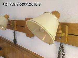 [P17] Hotel Lanthalerhof - Poate asa va prindeti mai bine de ce am vrut eu sa spun in vorbe cu glisarea lampilor, si sub lama se vede un buton mic, dimineata doar ridicam mana si aprindeam lampa, era mai usor decat langa noptiera.  » foto by mishu
 - 
<span class="allrVoted glyphicon glyphicon-heart hidden" id="av932477"></span>
<a class="m-l-10 hidden" id="sv932477" onclick="voting_Foto_DelVot(,932477,23250)" role="button">șterge vot <span class="glyphicon glyphicon-remove"></span></a>
<a id="v9932477" class=" c-red"  onclick="voting_Foto_SetVot(932477)" role="button"><span class="glyphicon glyphicon-heart-empty"></span> <b>LIKE</b> = Votează poza</a> <img class="hidden"  id="f932477W9" src="/imagini/loader.gif" border="0" /><span class="AjErrMes hidden" id="e932477ErM"></span>