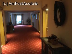 [P30] Hotel Lanthalerhof - Cam asa arata holul, cu aceste lazi pictate frumos » foto by mishu
 - 
<span class="allrVoted glyphicon glyphicon-heart hidden" id="av932490"></span>
<a class="m-l-10 hidden" id="sv932490" onclick="voting_Foto_DelVot(,932490,23250)" role="button">șterge vot <span class="glyphicon glyphicon-remove"></span></a>
<a id="v9932490" class=" c-red"  onclick="voting_Foto_SetVot(932490)" role="button"><span class="glyphicon glyphicon-heart-empty"></span> <b>LIKE</b> = Votează poza</a> <img class="hidden"  id="f932490W9" src="/imagini/loader.gif" border="0" /><span class="AjErrMes hidden" id="e932490ErM"></span>