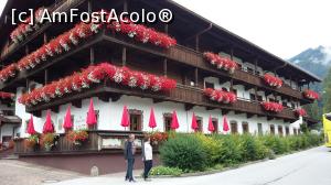 [P13] Flori la balcoane în satul alpin Alpbach, Tirol, Austria.  » foto by traian.leuca †
 - 
<span class="allrVoted glyphicon glyphicon-heart hidden" id="av935767"></span>
<a class="m-l-10 hidden" id="sv935767" onclick="voting_Foto_DelVot(,935767,23296)" role="button">șterge vot <span class="glyphicon glyphicon-remove"></span></a>
<a id="v9935767" class=" c-red"  onclick="voting_Foto_SetVot(935767)" role="button"><span class="glyphicon glyphicon-heart-empty"></span> <b>LIKE</b> = Votează poza</a> <img class="hidden"  id="f935767W9" src="/imagini/loader.gif" border="0" /><span class="AjErrMes hidden" id="e935767ErM"></span>