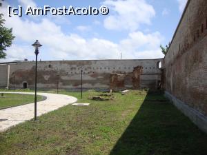 [P38] Zidurile de incintă au fost și ele restaurate. Se observă câteva ruine vechi de mai multe sute de ani, aflate în incinta Complexului Brâncovenesc.  » foto by Floryn81
 - 
<span class="allrVoted glyphicon glyphicon-heart hidden" id="av742806"></span>
<a class="m-l-10 hidden" id="sv742806" onclick="voting_Foto_DelVot(,742806,23320)" role="button">șterge vot <span class="glyphicon glyphicon-remove"></span></a>
<a id="v9742806" class=" c-red"  onclick="voting_Foto_SetVot(742806)" role="button"><span class="glyphicon glyphicon-heart-empty"></span> <b>LIKE</b> = Votează poza</a> <img class="hidden"  id="f742806W9" src="/imagini/loader.gif" border="0" /><span class="AjErrMes hidden" id="e742806ErM"></span>