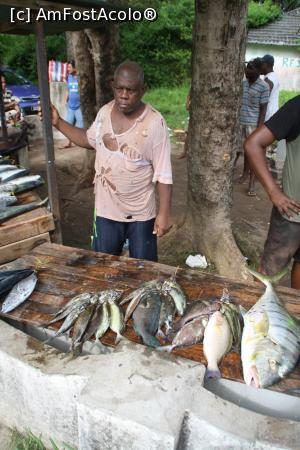 [P10] Pescari vanzand pestele prins la preturi acceptabile - nu uita ca te afli in Africa!  » foto by Pami*
 - 
<span class="allrVoted glyphicon glyphicon-heart hidden" id="av978373"></span>
<a class="m-l-10 hidden" id="sv978373" onclick="voting_Foto_DelVot(,978373,23347)" role="button">șterge vot <span class="glyphicon glyphicon-remove"></span></a>
<a id="v9978373" class=" c-red"  onclick="voting_Foto_SetVot(978373)" role="button"><span class="glyphicon glyphicon-heart-empty"></span> <b>LIKE</b> = Votează poza</a> <img class="hidden"  id="f978373W9" src="/imagini/loader.gif" border="0" /><span class="AjErrMes hidden" id="e978373ErM"></span>